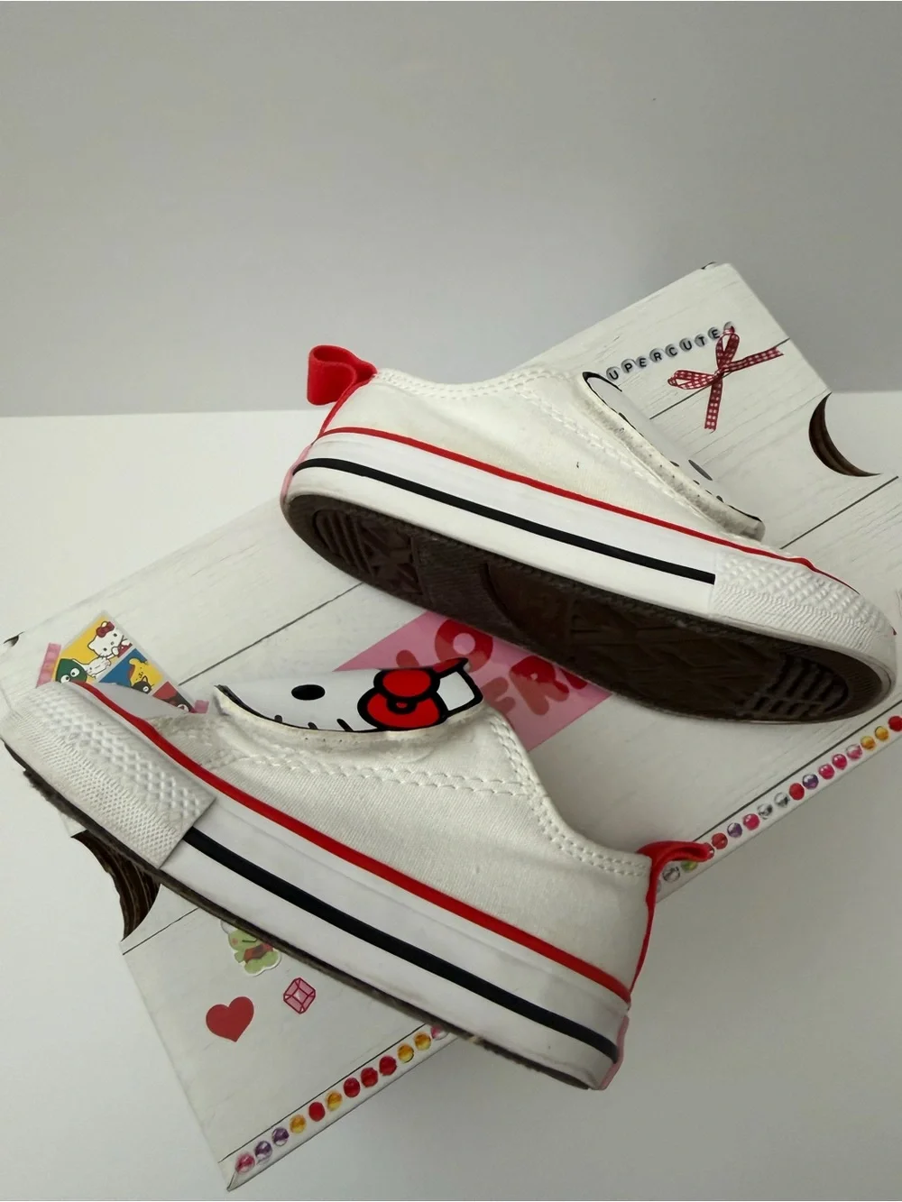 Converse Hello Kitty White and Red Girls Sneakers size 5US Infant Pre-owned